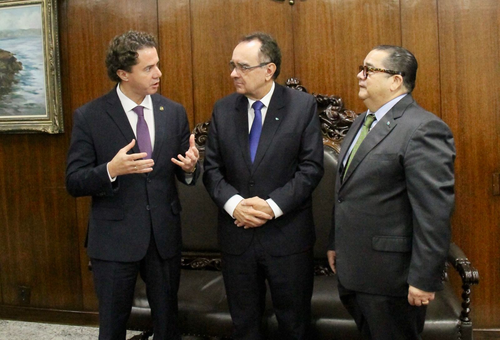 Veneziano debateu meios para fortalecer venda de veículos no Brasil.