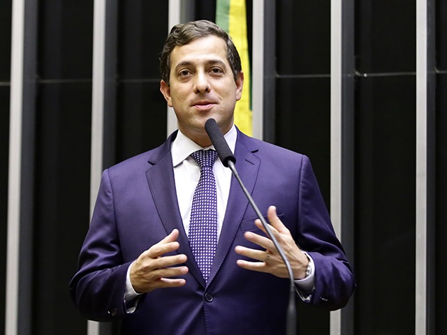 Gervásio Maia criticou parlamentares de oposição e os acusou de promoverem instabilidade no Congresso.