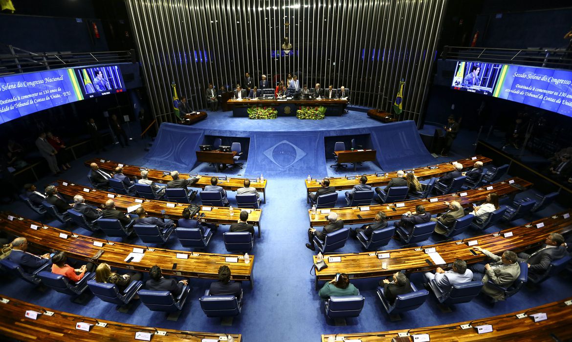 Parlamentares aguardam novo modelo de distribuição de verbas prometido pelo petista.