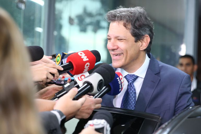 Haddad prevê incremento de 100 bilhões de reais aos cofres públicos com taxação de sites chineses e apostas online.