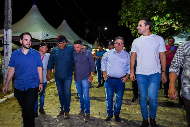 Vice-governador participou da abertura da exposição - Foto: Divulgação