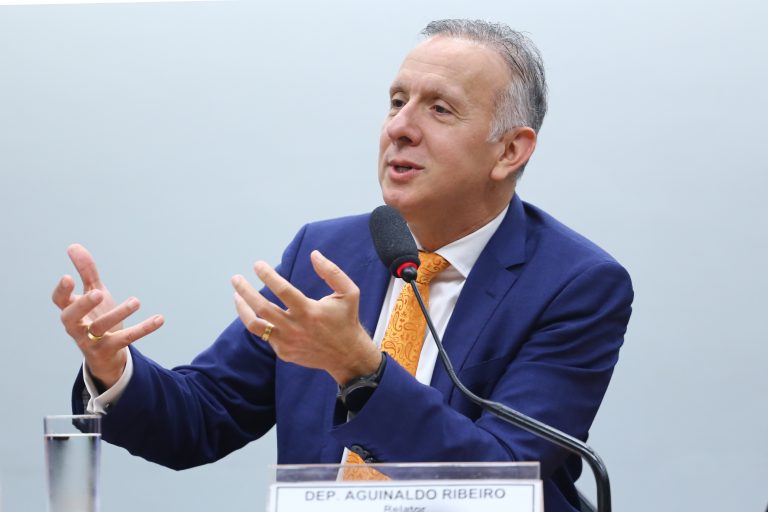 ^Deputado federal paraibano é relator da pauta considerada crucial no Congresso Nacional - Foto Agência Câmara de Notícias