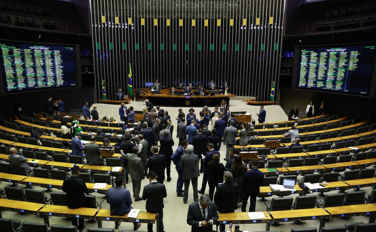 Deputados aprovaram projeto de lei que criminaliza descriminação contra políticos - Foto: Câmara dos Deputados