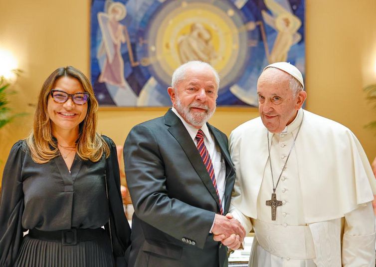 Papa presenteou o presidente Lula e a primeira-dama Janja durante a visita - Foto: Agência Brasil