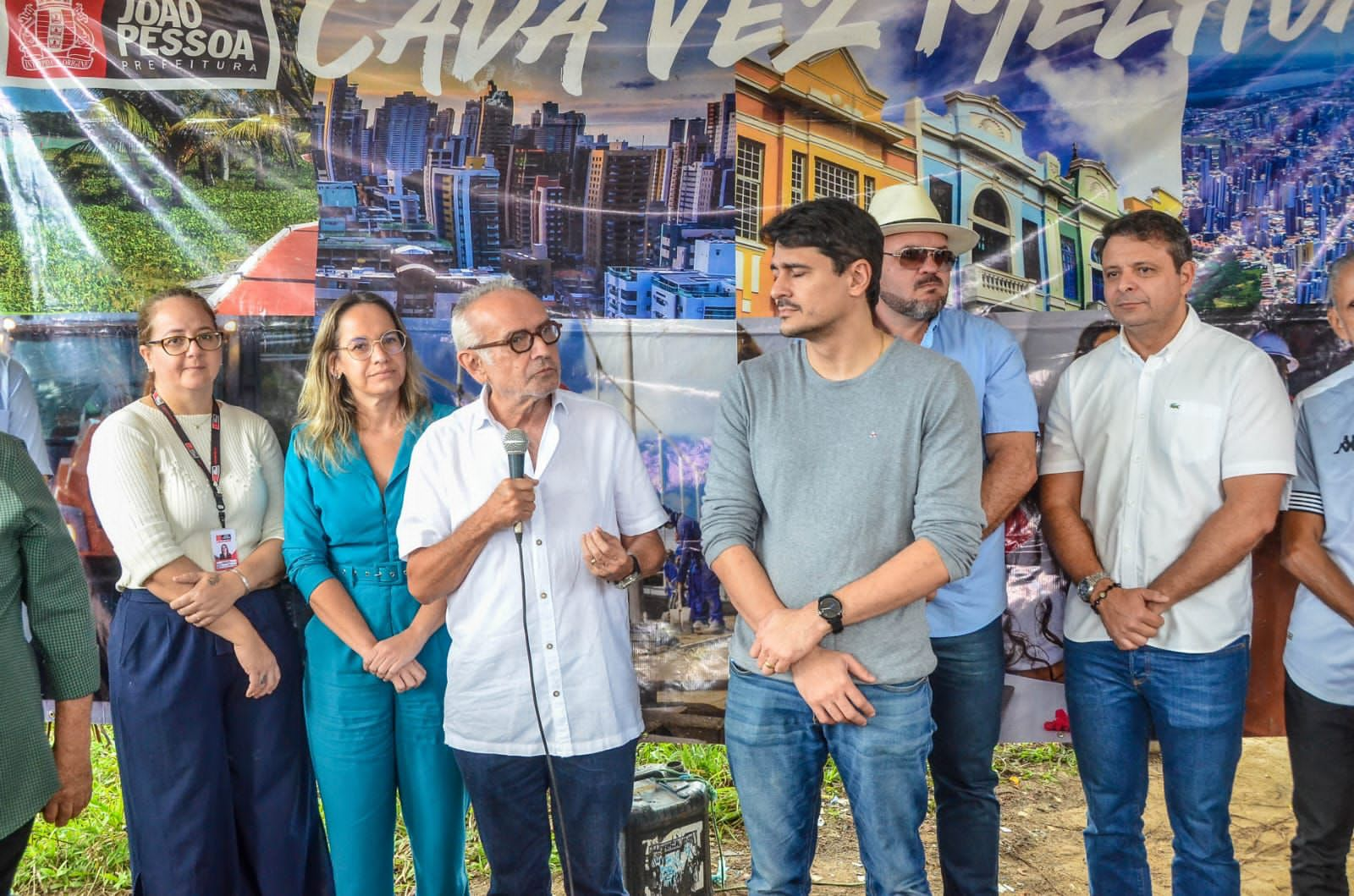 Prefeito assinou ordem de construção da primeira das USFs - Foto: Reprodução