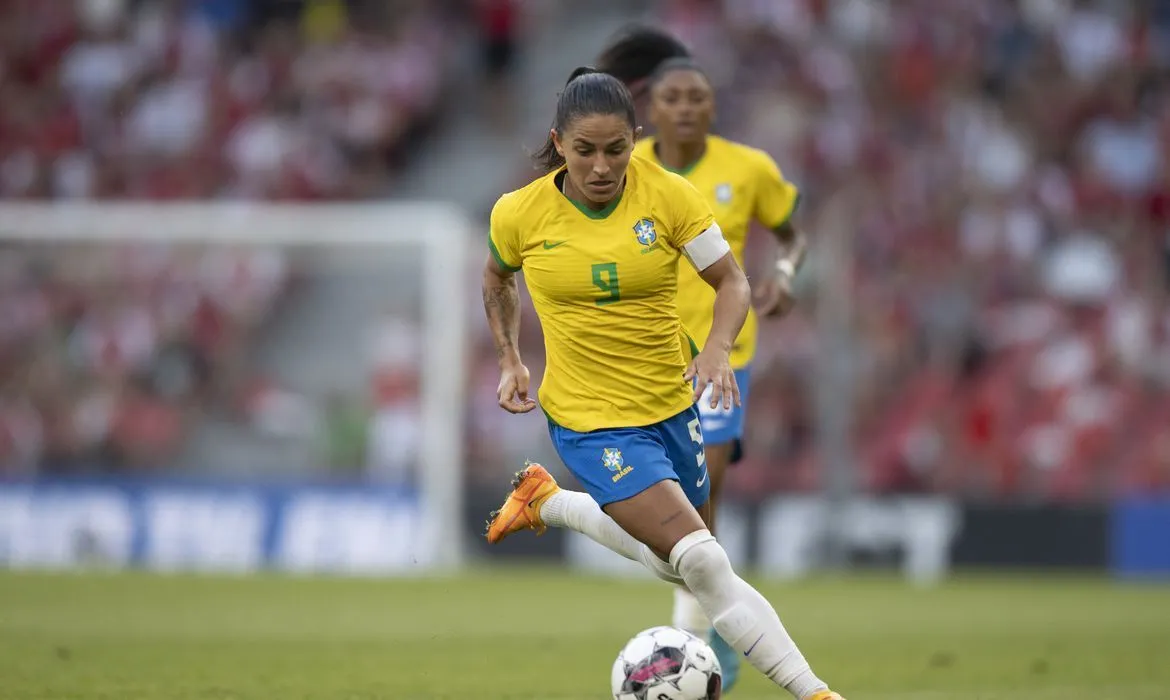 Pela primeira vez repartições terão horários diferenciados em decorrência da Copa de Futebol Feminino - Foto: CNN Brasil