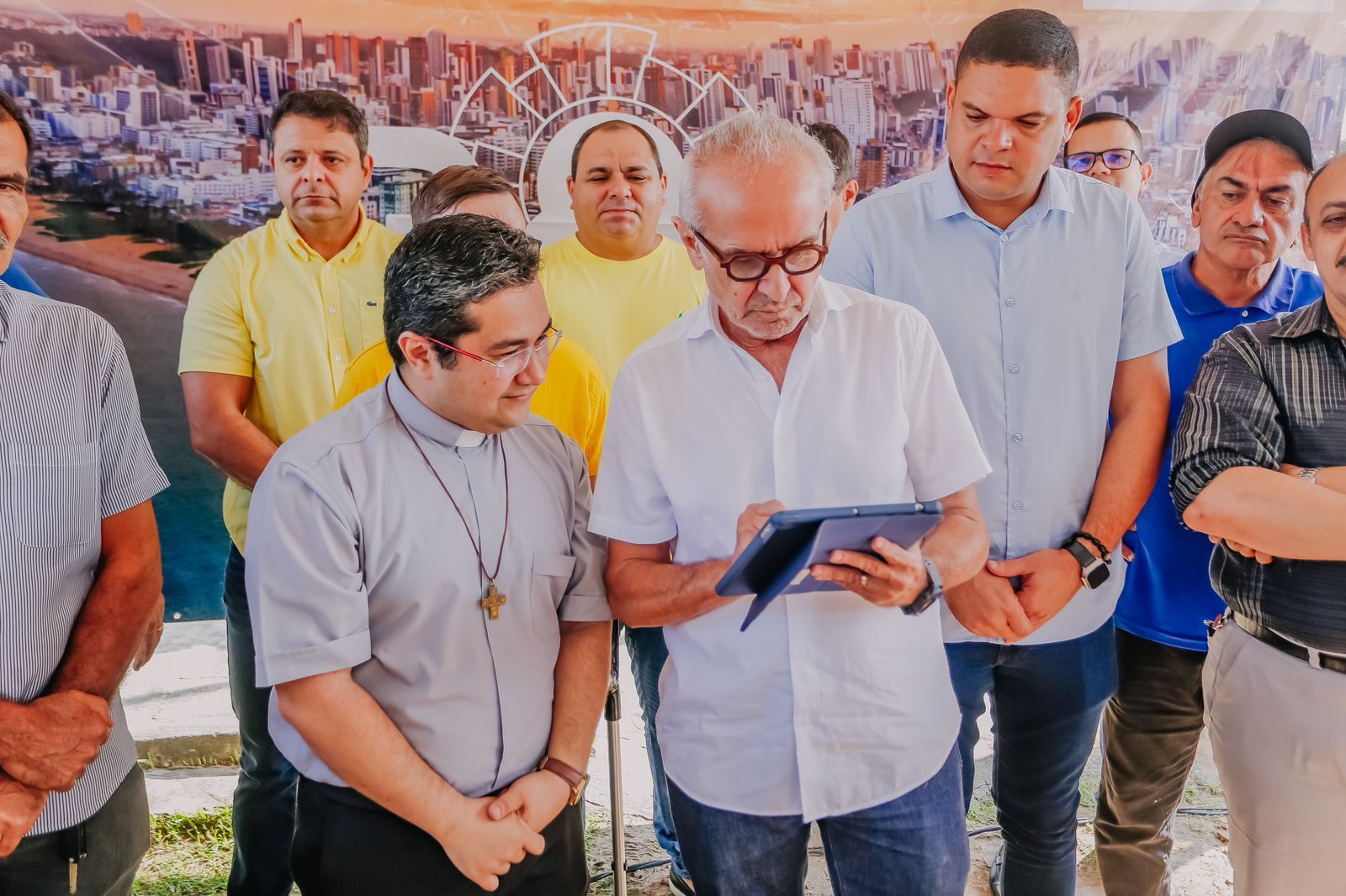 Prefeito assinou ordem de serviço para pavimentação de novas ruas - Foto: Reprodução