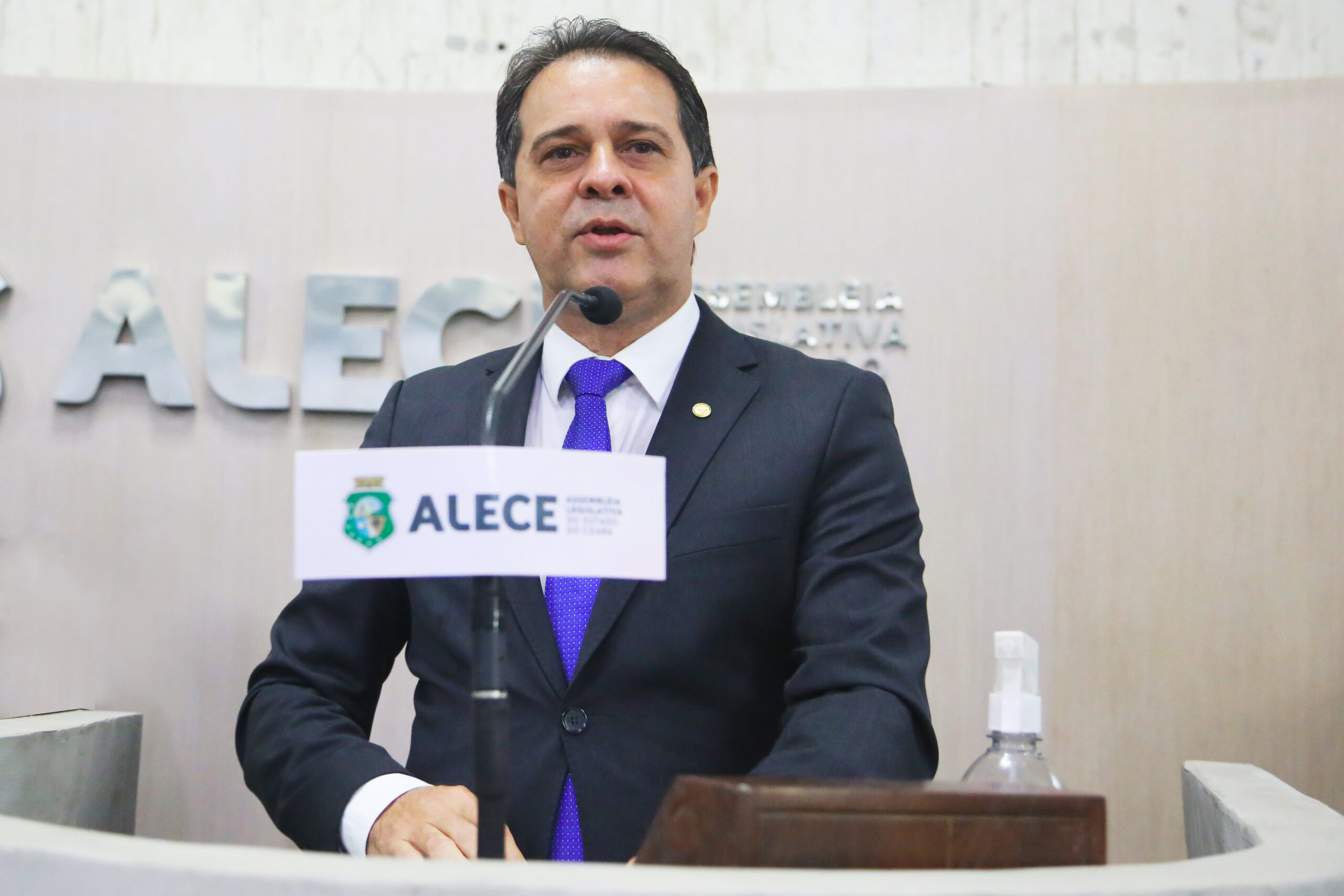 Deputado está na lista de pessoas que tentam reaver dinheiro perdido - Foto: Alece