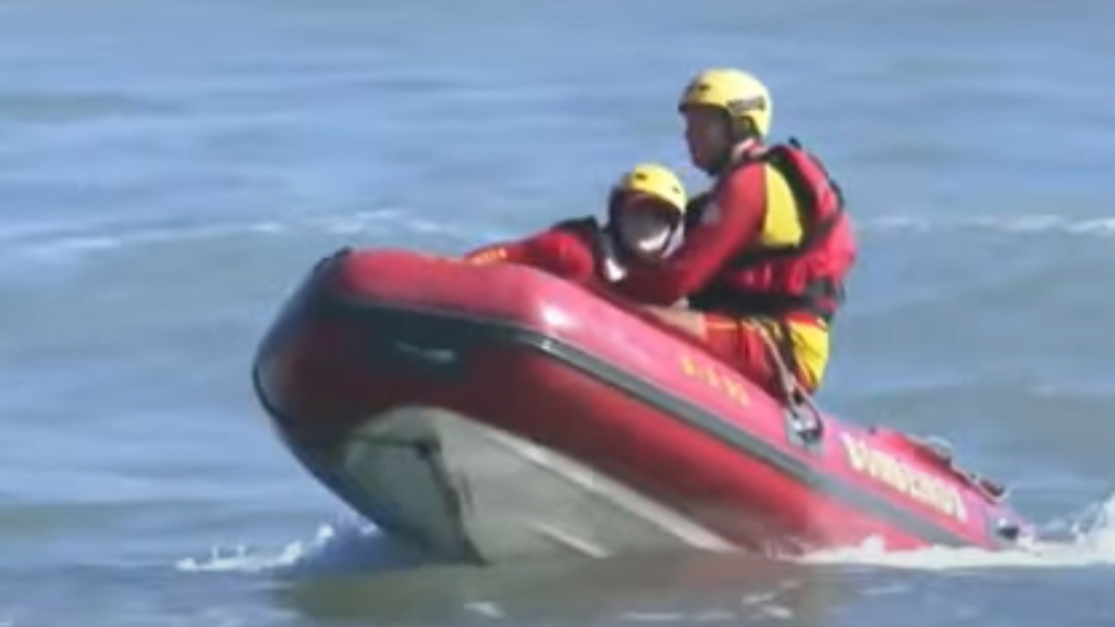 Bombeiros prosseguem com buscas por jovem que desapareceu em Coqueirinho - Foto: TV Arapuan