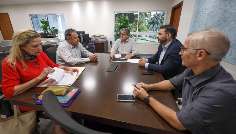 João Azevêdo se reuniu para definir metas de desenvolvimento do turismo no estado - Foto: Reprodução