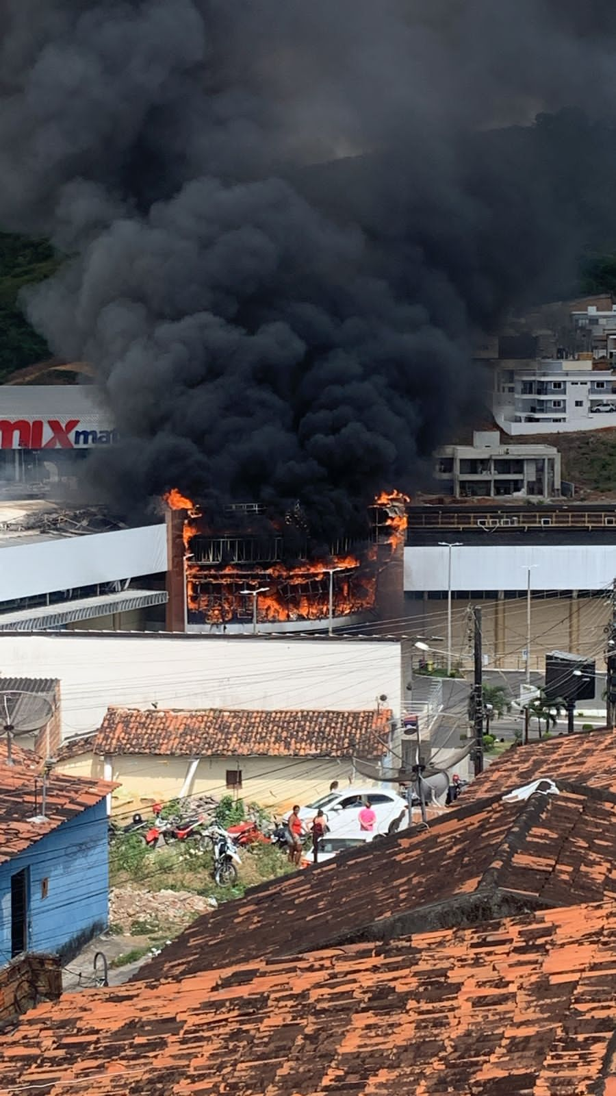 Incêndio atingiu shopping de Guarabira na manhã desta sexta-feira - Foto: Reprodução