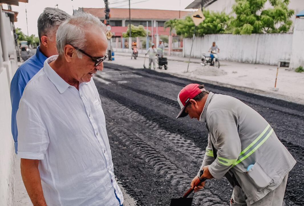 Cícero autorizou a cobertura asfáltica em 15 novas ruas da Capital - Foto: Reprodução