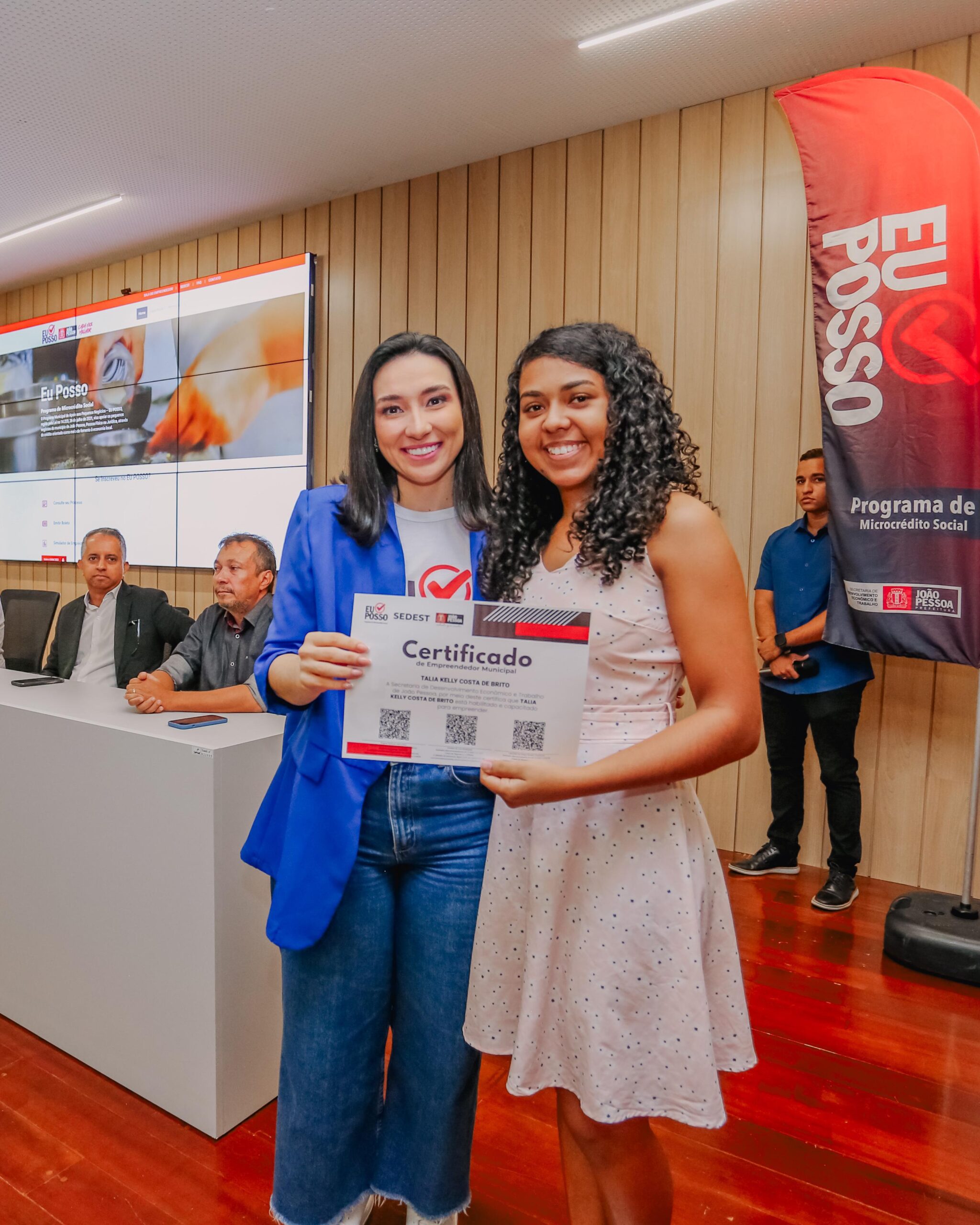 Empreendedores certificados receberam o crédito da Prefeitura - Foto: Reprodução