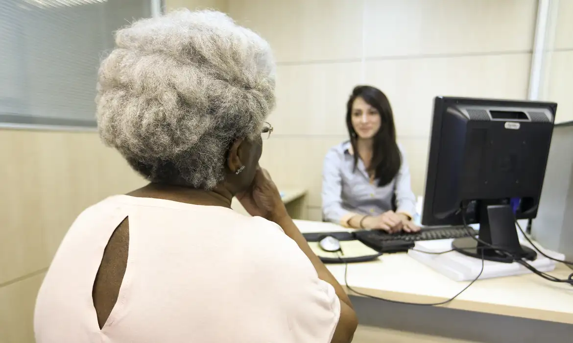 Brasileiros precisam ficar atentos para mudanças na regra da aposentadoria - Foto: Marcelo Camargo/Agência Brasil