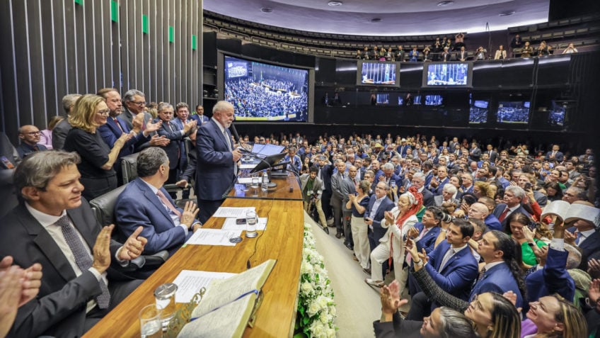 Deputados chamaram Lula de ladrão durante visita do presidente ao Congresso - Foto: Poder 360