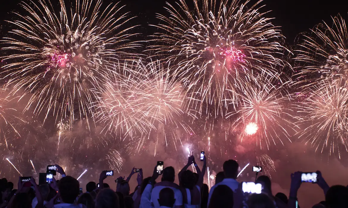 Médicos alertam população para cuidados com fogos de artifício - Foto: Secom