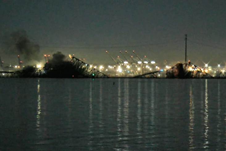 Ponte desabou após um dos seus pilares ser abalado durante acidente - Foto: Reprodução