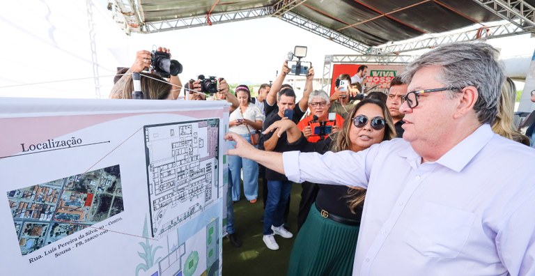 João Azevêdo anunciou recursos para construção do Hospital da Mulher do Sertão - Foto: Francisco França/GovPB