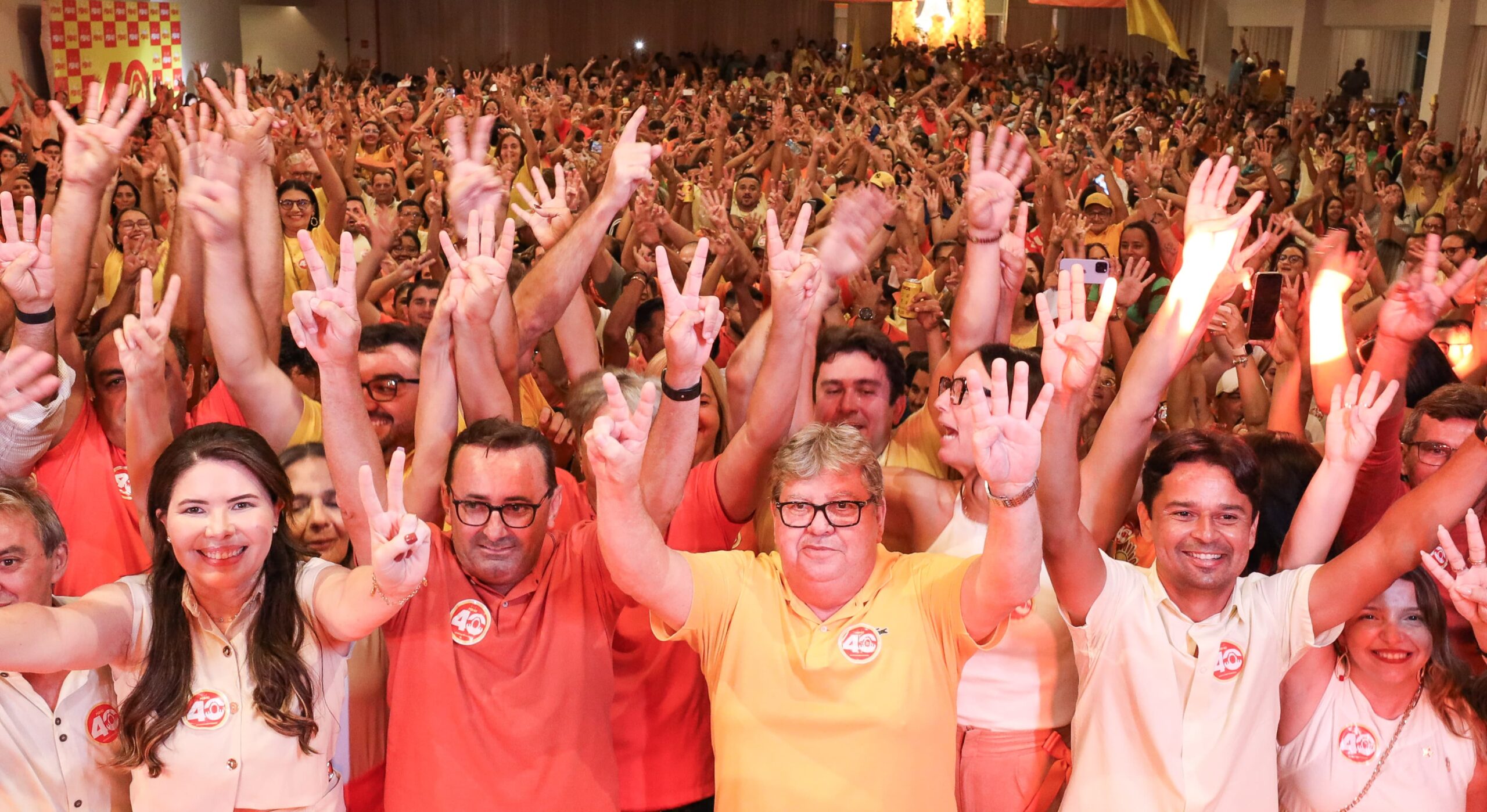 João Azevêdo esteve presente plenária do PSB que confirmou Helder Carvalho como pré-candidato em Sousa - Foto: Reprodução