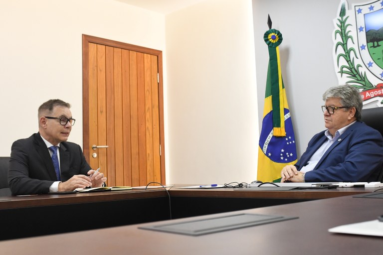 João Azevêdo e cônsul discutiram potencial de investimentos na Paraíba - Foto: José Marques/GovPB