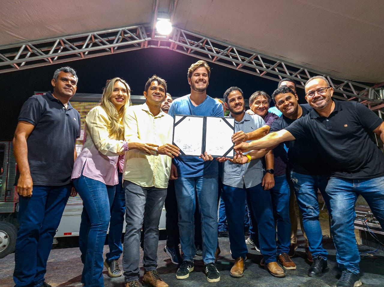 Bruno Cunha Lima assinou a ordem de serviço para a construção de uma praça no Novo Araxá