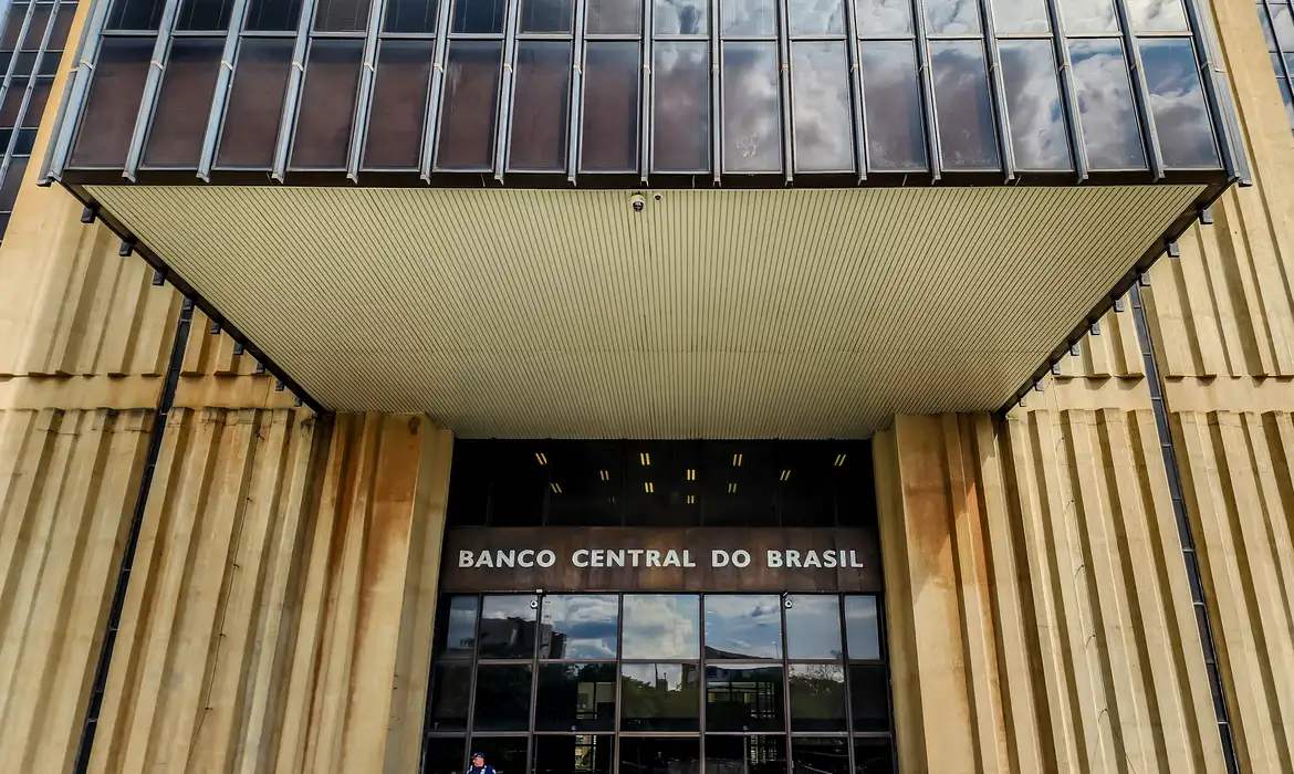 Previsão é índice em 10,5% ao ano, diz Banco Central - Foto: Rafa Neddermeyer/Agência Brasil