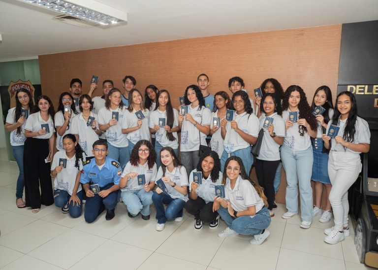 Estudantes que participarão do programa receberão seus passaportes - Foto: Reprodução