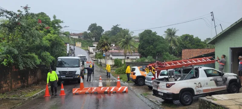 Ponte na Avenida José Tavares foi interditada após asfalto ceder - Foto: Reprodução