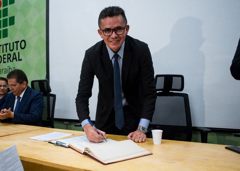 Roberto de Souza anunciou saída da Secretaria de Educação - Foto: reprodução