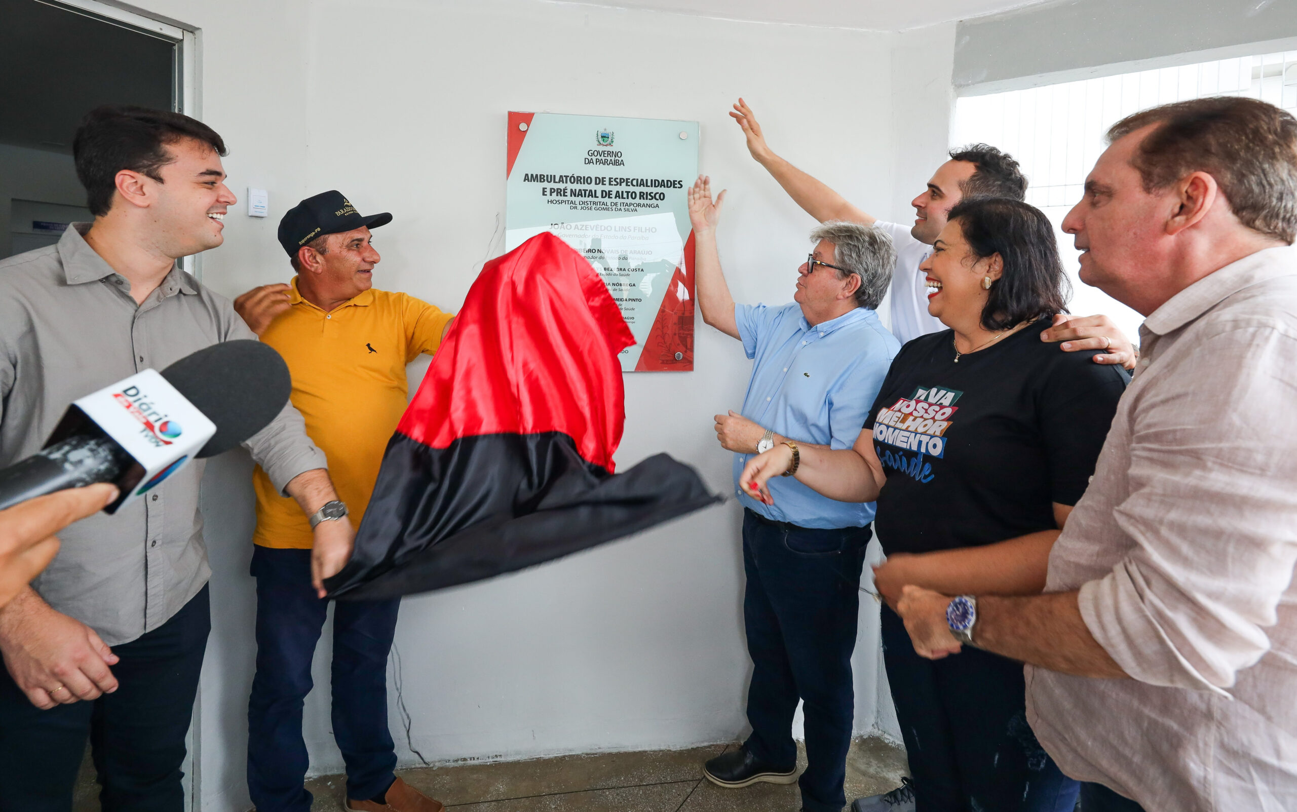 O governador João Azevêdo entregou o Ambulatório de Especialidades e Pré-Natal de Alto Risco do Hospital Regional de Itaporanga.