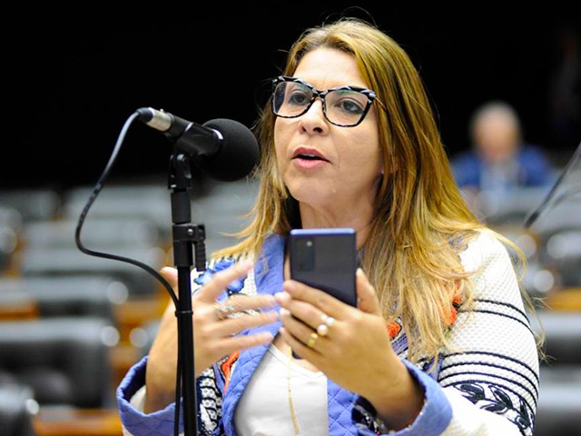 Eliza Virginia está no exercício do mandato de deputada federal, em Brasília