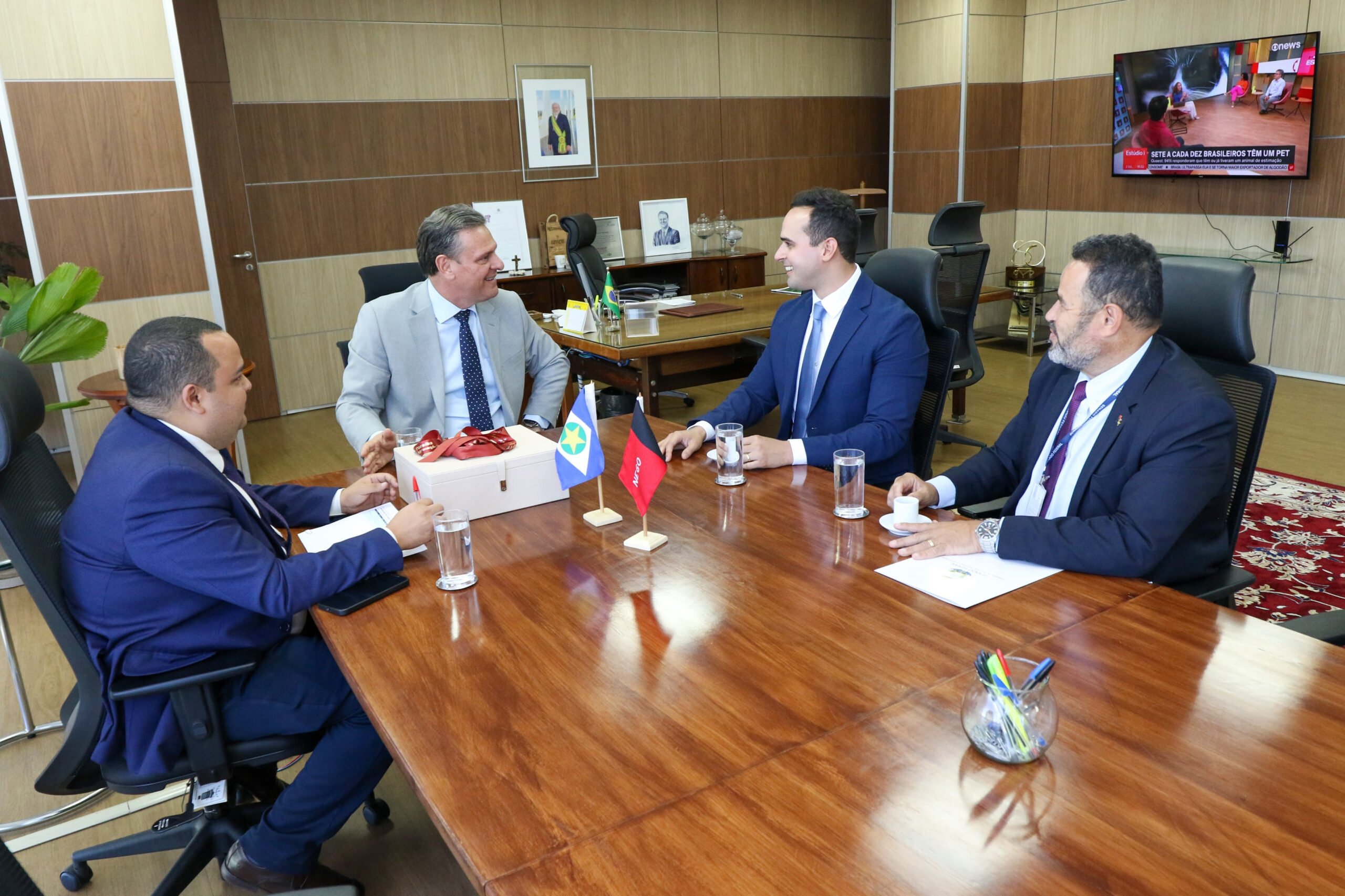 Vice-governador Lucas Ribeiro esteve reunido com o ministro da Agricultura e Pecuária, Luciano Cartaxo