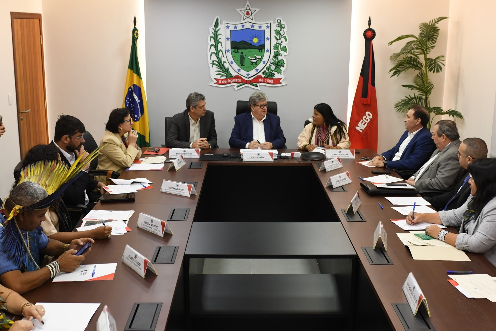 João Azevêdo e ministros Márcio Macedo e Sonia Guajajara debatem a regularização das terras indígenas em Marcação e Rio Tinto