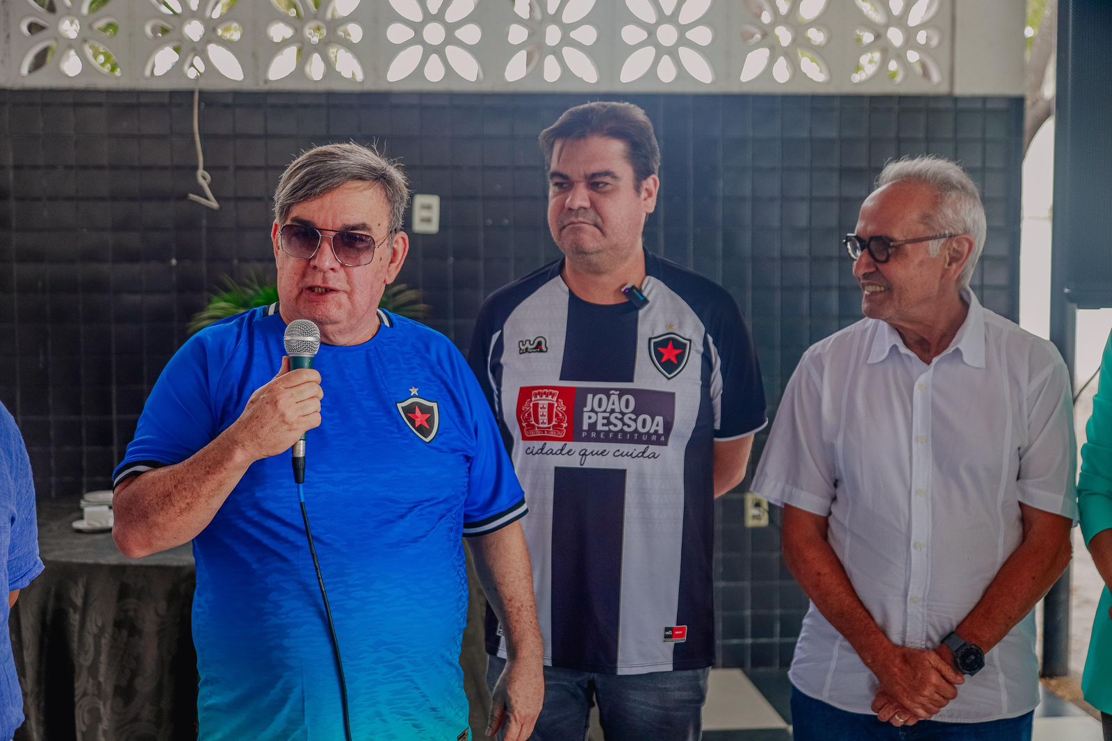 Cícero é homenageado pelo Botafogo-PB em agradecimento ao incentivo da Prefeitura de João Pessoa ao clube