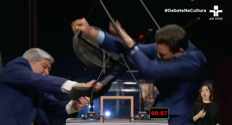 Datena aplicou cadeirada em Marçal durante debate na TV Cultura (Foto: Reoprodução/YouTube/Jornalismo TV Cultura)