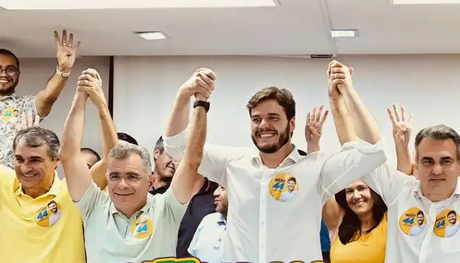 O empresário e ex-candidato a prefeito de Campina Grande, Artur Bolinha (Novo), anunciou na tarde desta quinta-feira (10) seu apoio à reeleição do prefeito Bruno Cunha Lima (União Brasil)