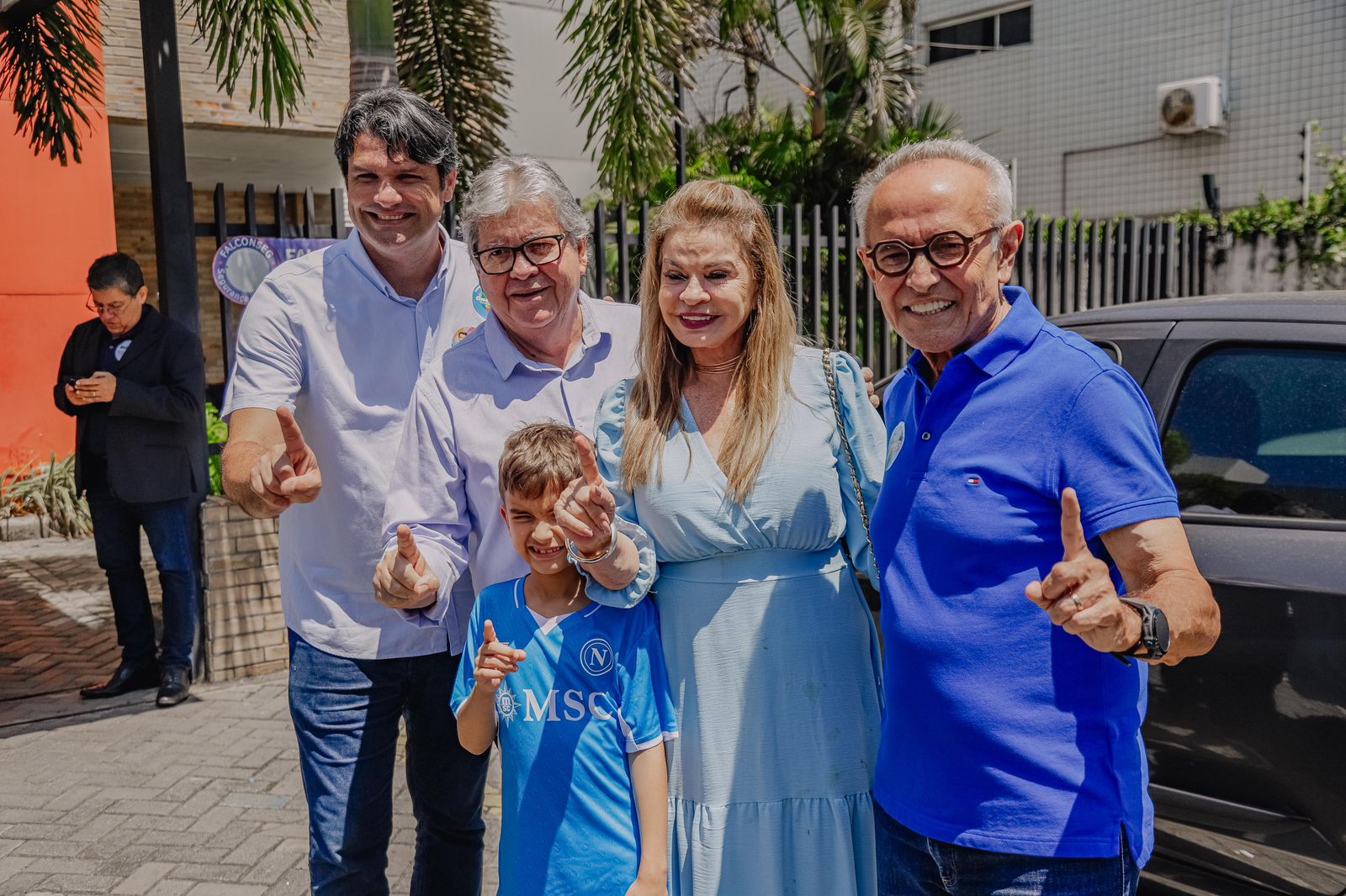 João Azevêdo vota em João Pessoa e prega eleições tranquilas