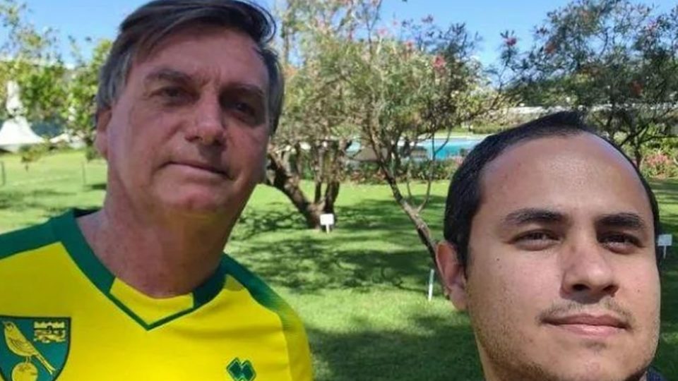 Ex-assessor de Bolsonaro, paraibano Tércio Arnaud é um dos 37 indiciados por envolvimento em tentativa de golpe de Estado