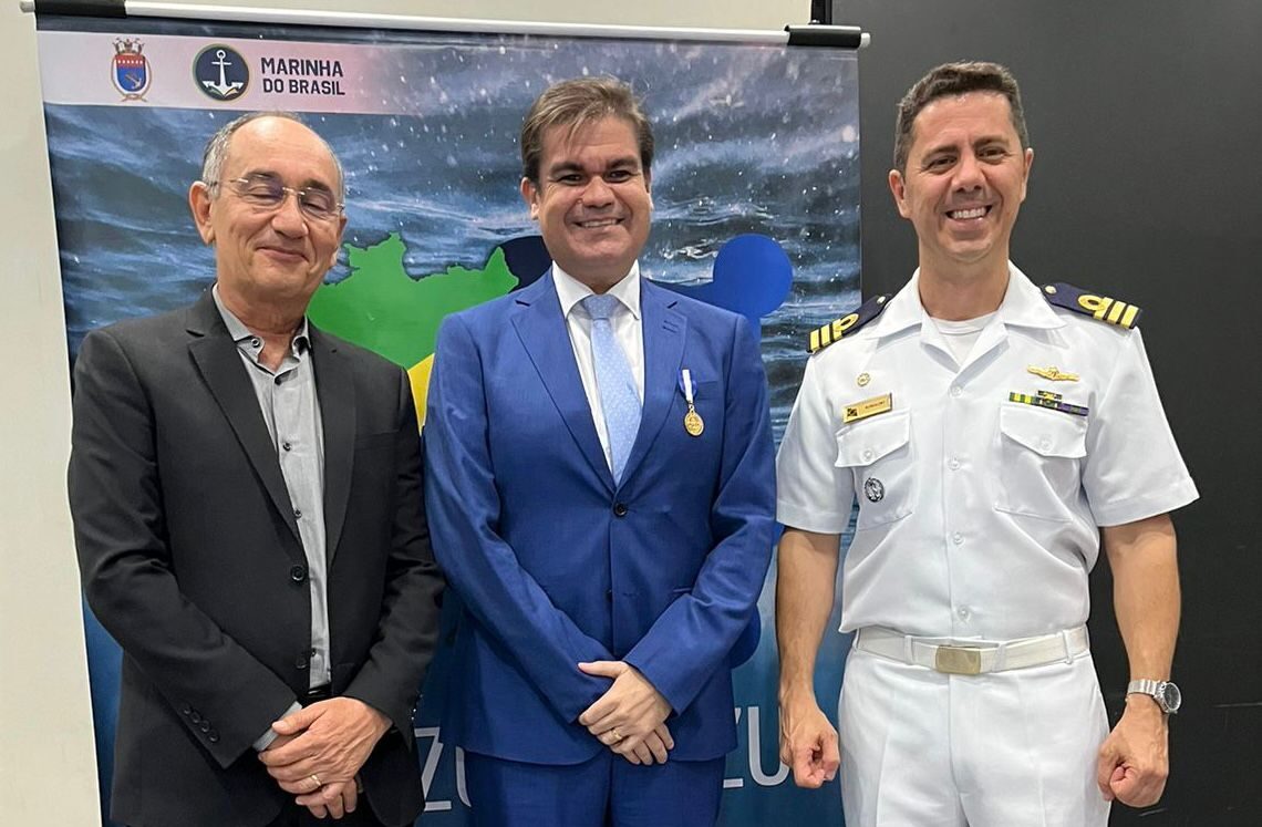 Deputado Mersinho Lucena e homenageado com medalha ‘Amigo da Marinha’