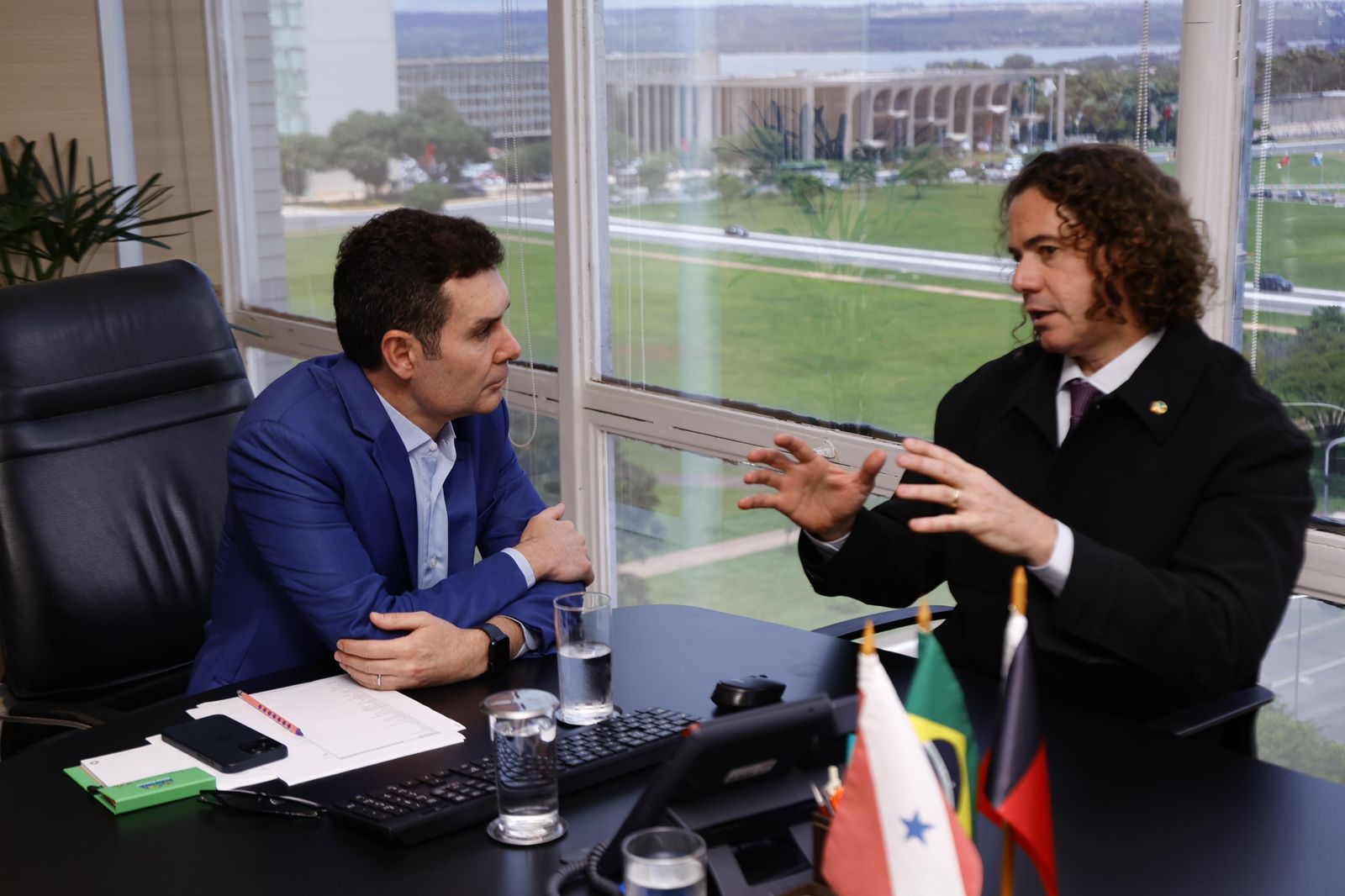 Veneziano se reúne com ministro das Cidades em Brasília e trata da construção de moradias em cidades da Paraíba