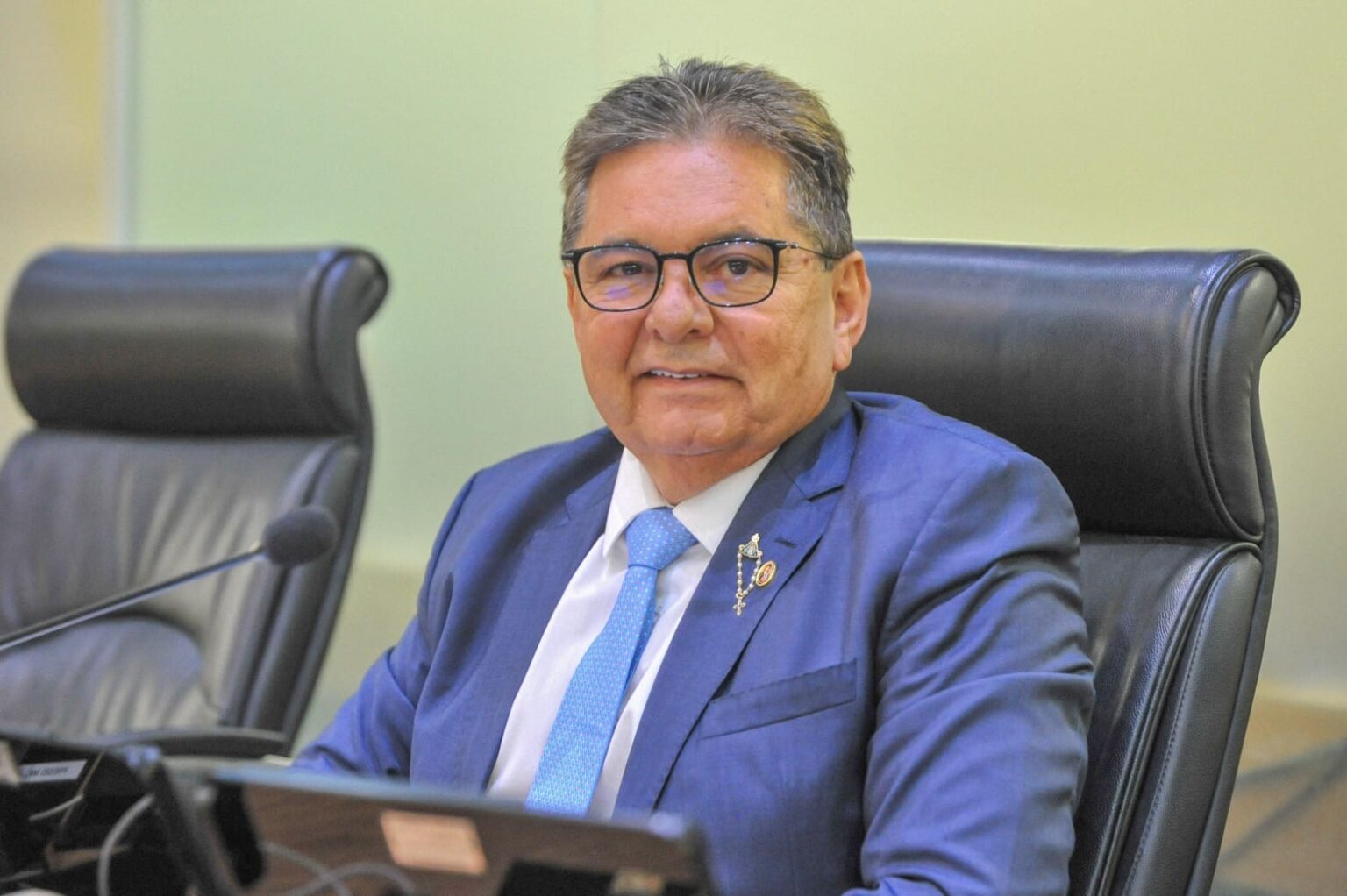 Adriano Galdino é reeleito presidente da ALPB para o biênio 2025-2026 em votação aberta e nominal