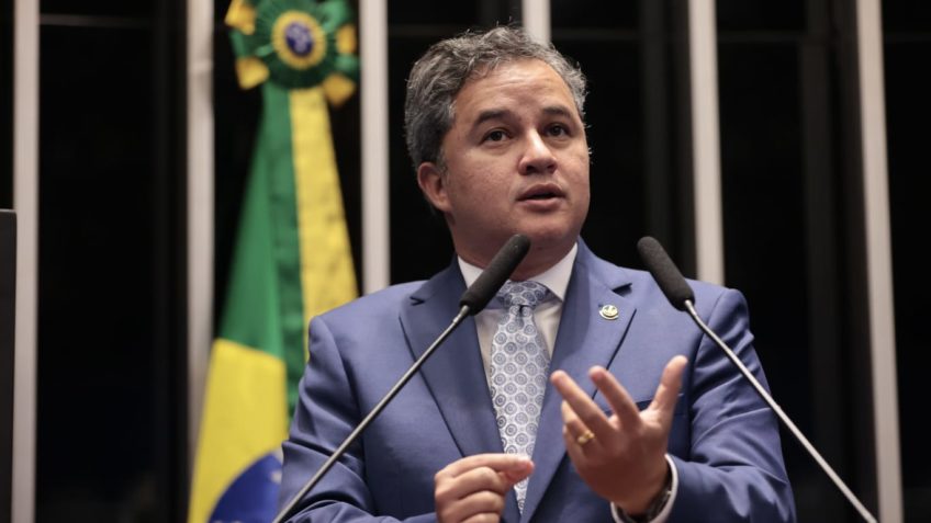 Efraim Filho admite possibilidade de duas chapas pelas oposições nas eleições de 2026 ao Governo da Paraíba