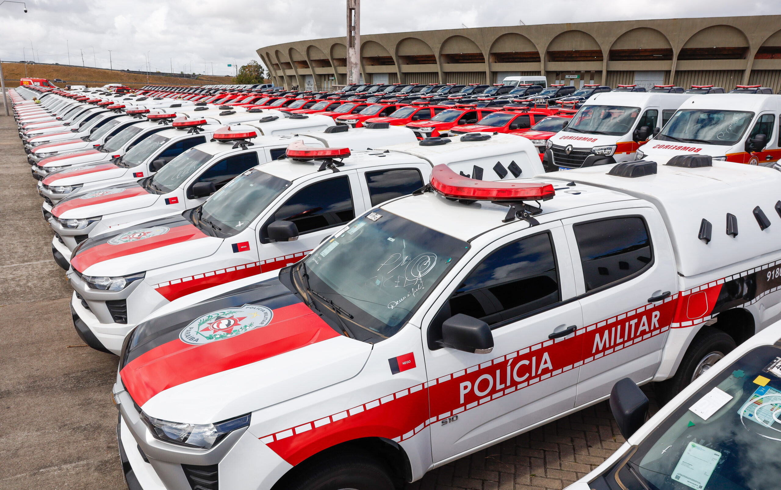 João Azevêdo entrega mais de 230 novas viaturas e destaca investimentos em Segurança Pública