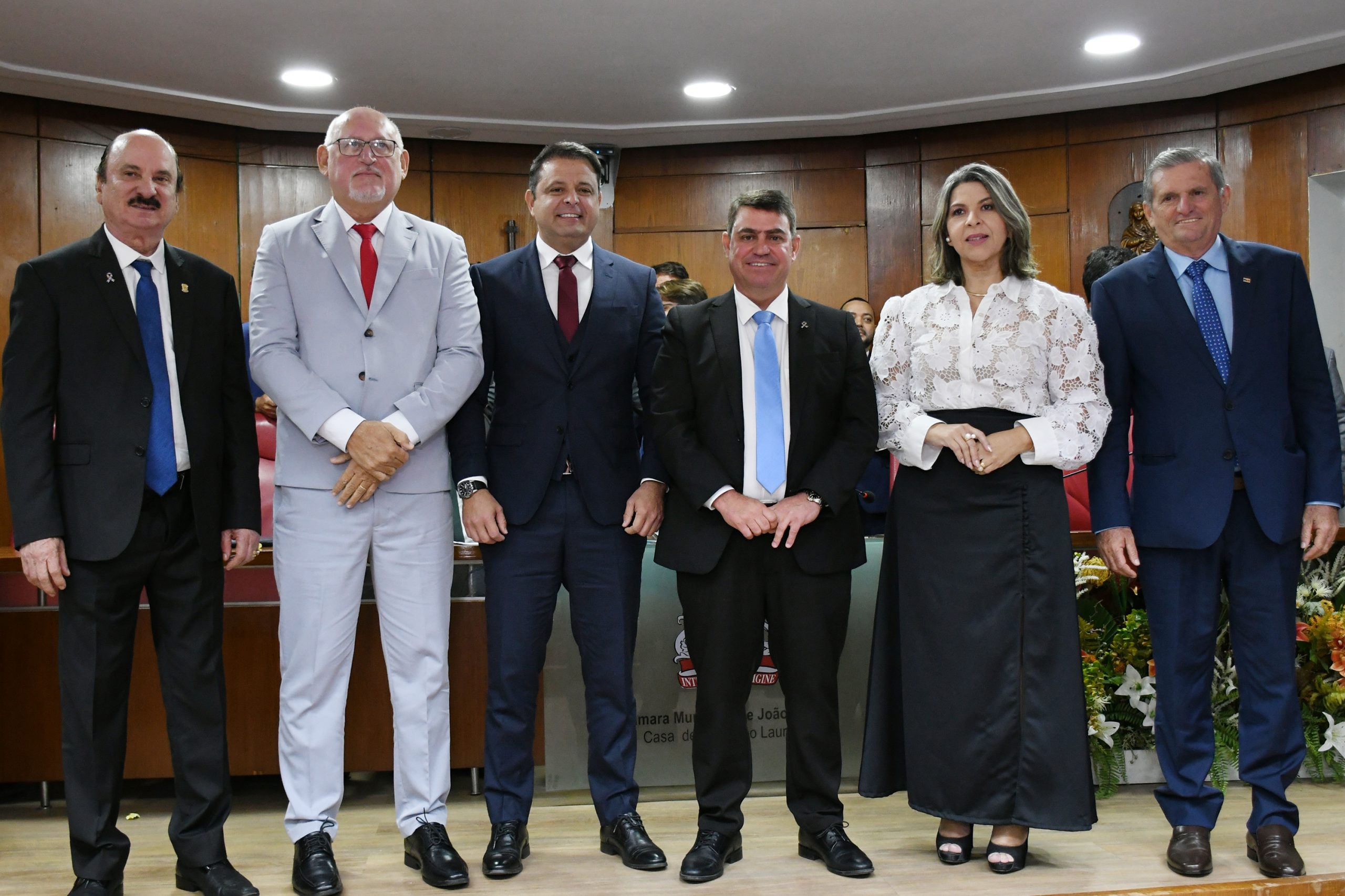 Vereadores de João Pessoa tomam posse e reelegem Dinho Dowsley presidente da Mesa Diretora