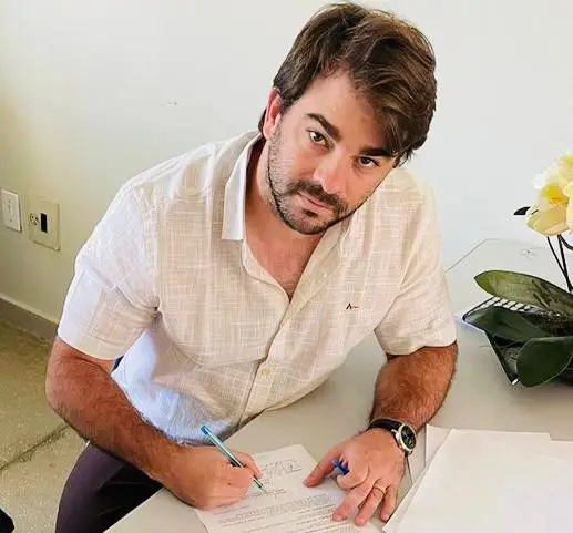 Prefeito de Conceição nomeia pai, mãe e esposa como secretários no primeiro escalão do governo