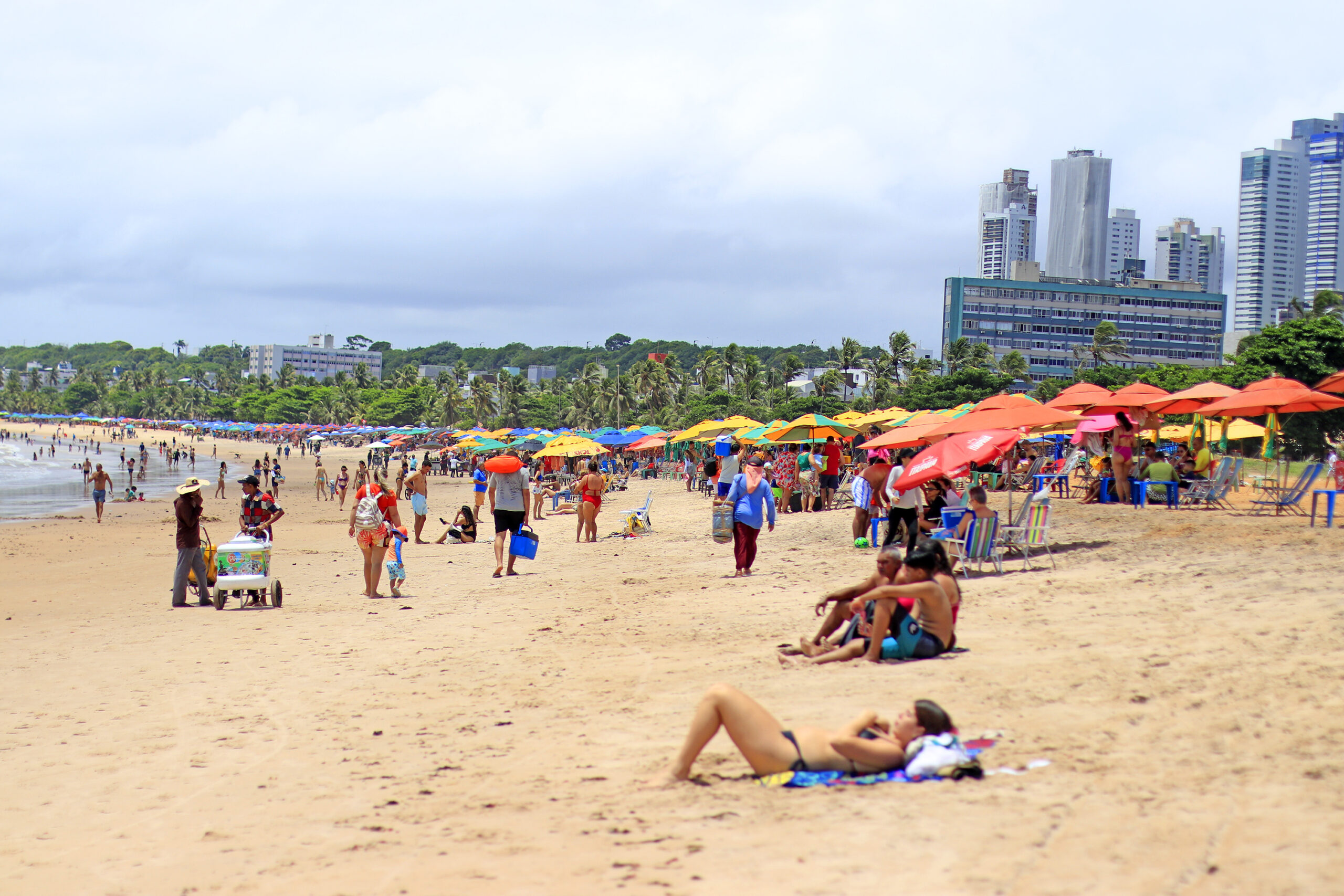 Turistas aproveitam o feriado de Carnaval, lotam as praias e elogiam as belezas naturais, tranquilidade e segurança de João Pessoa