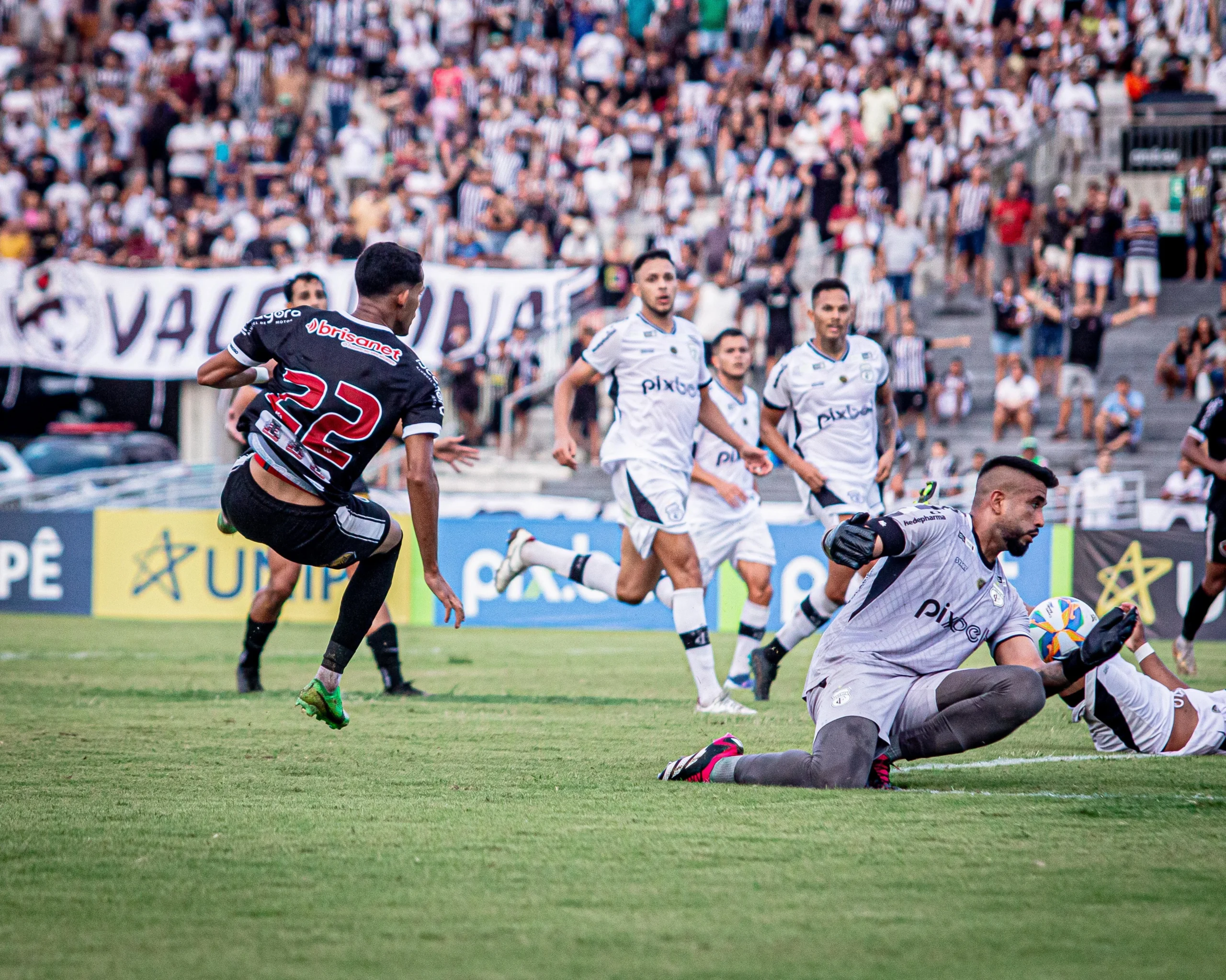 Em um confronto marcado pelo equilíbrio e pela estratégia, Botafogo-PB e Treze empataram em 0 a 0 na tarde deste sábado (15), no Estádio Almeidão, em João Pessoa.