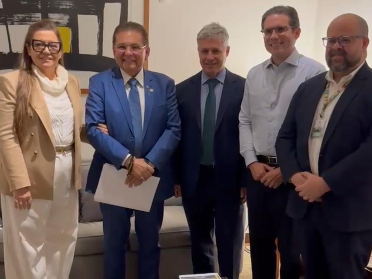 Com apoio de Hugo Motta, Adriano Galdino assegura reavaliação do repasse do Garantia-Safra após reunião com ministro da Agricultura