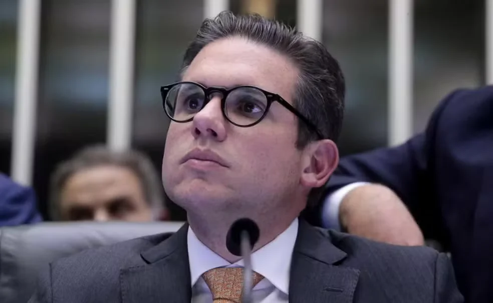 Hugo Motta adverte líderes: Anistia aos golpistas será barrada pelo STF por inconstitucionalidade