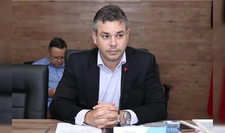 Prefeito André Coutinho impõe pacote de cortes drásticos para ajustar contas e contornar “herança” de Vitor Hugo